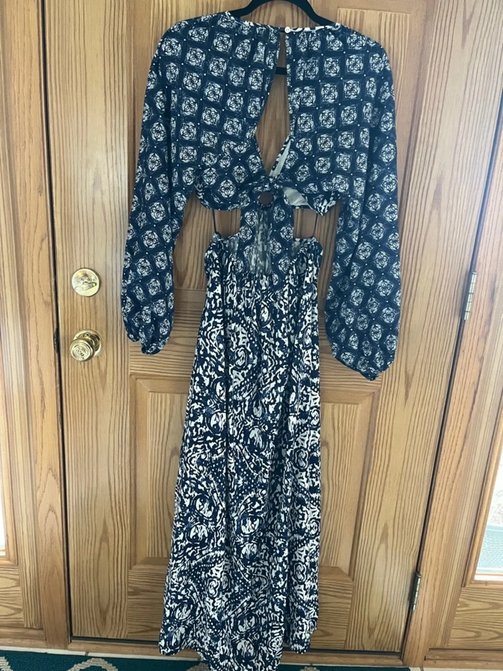 Abercrombie & Fitch Long Sleeve Plunge Cut-Out Maxi Dress. S